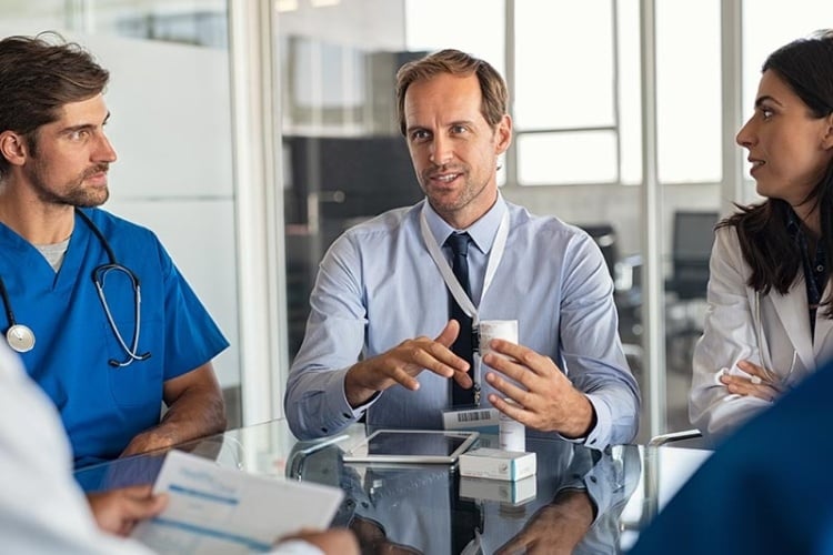 medical-sales-professional-sharing-product-benefits-750x500